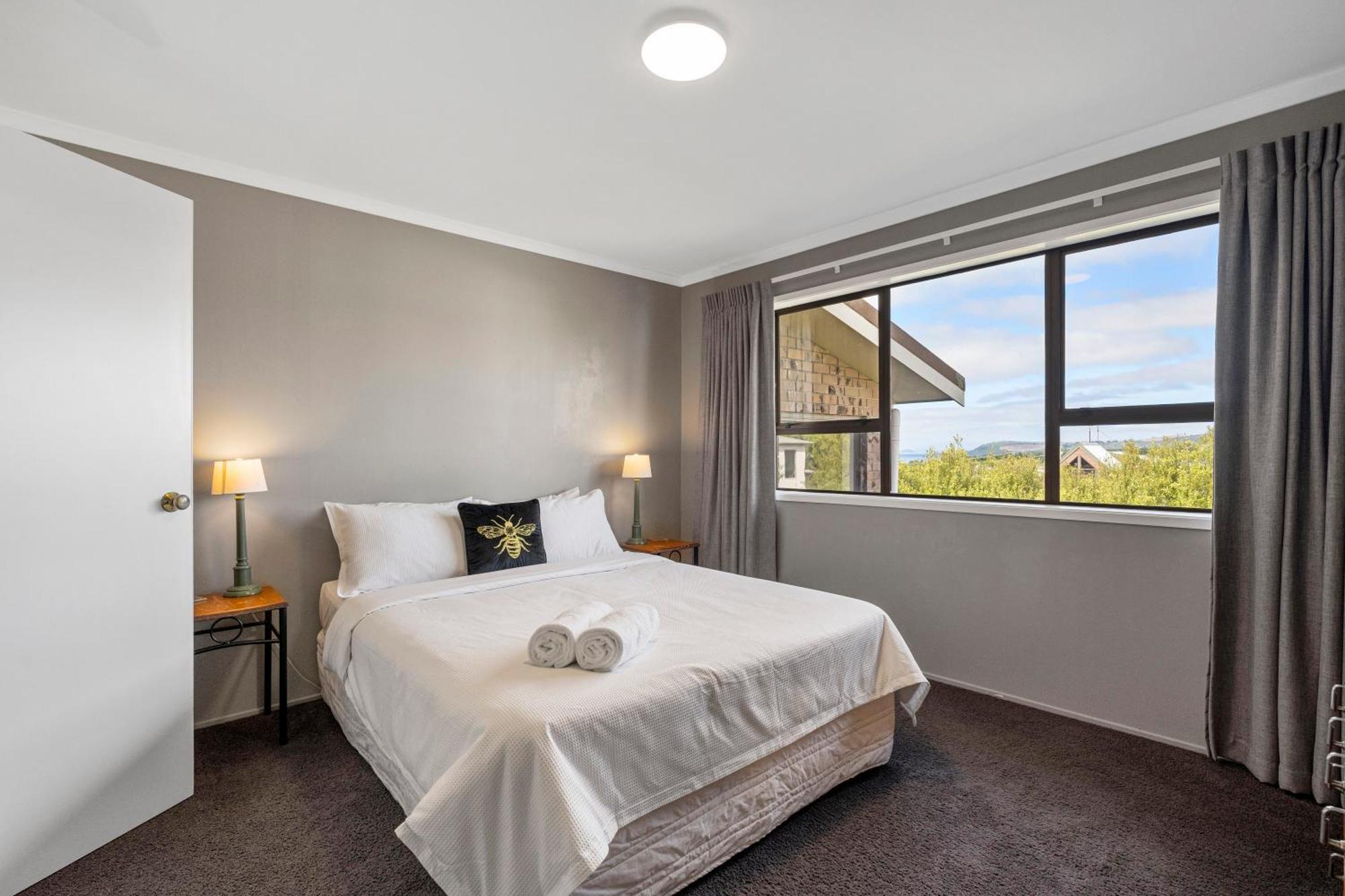 Ngaio Views - Lake Taupo Holiday Home Exterior foto